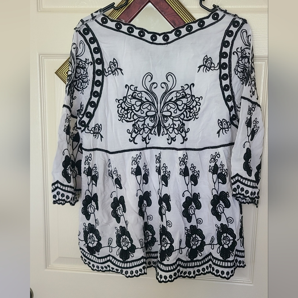 Embroidered Black and White Women's Top - Picture 6 of 8